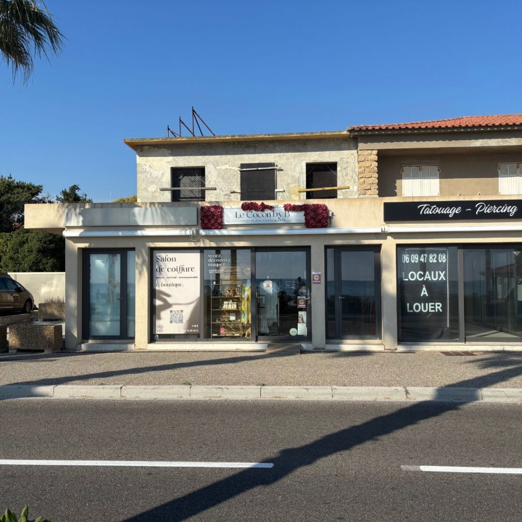 Magasin-vitrine-a-louer-six-Fours-sanary-sur-Mer