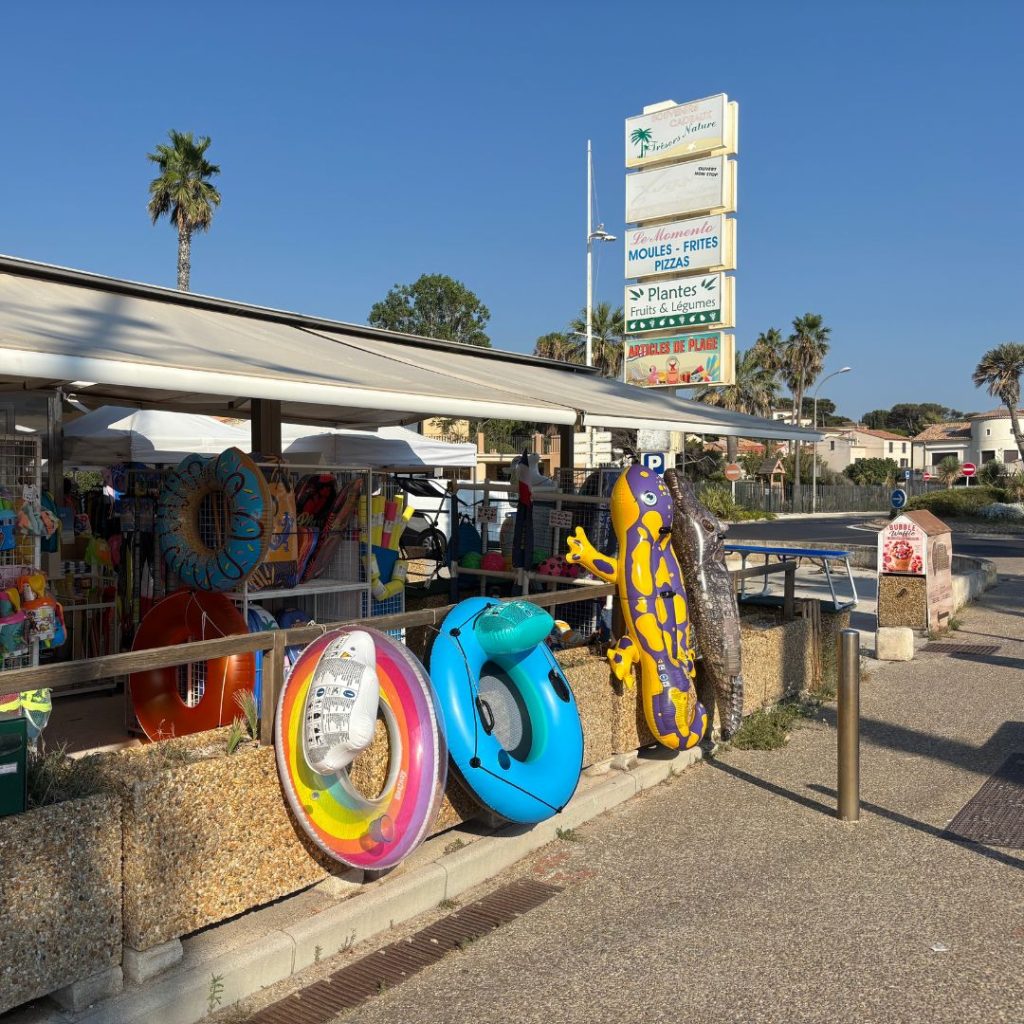 bouees-gonflables-et-jeux-de-plage-front-de-mer-six-fours