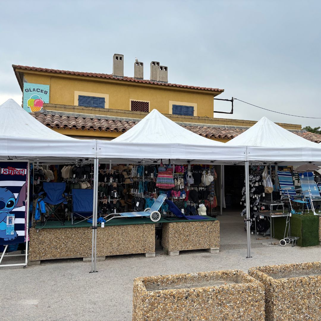 commerce-d-articles-de-plage-face-a-la-mer-six-fours-les-plages
