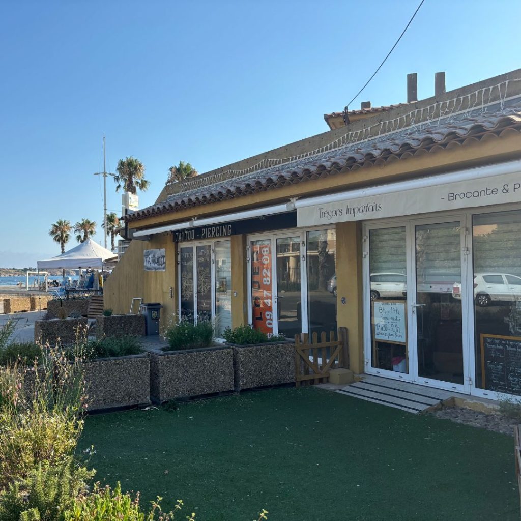 emplacement-commercial-disponible-six-fours-plages