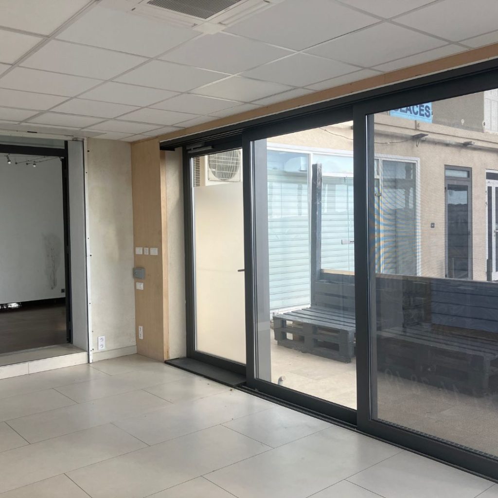 local-commercial-vide-a-amenager-six-fours-les-plages