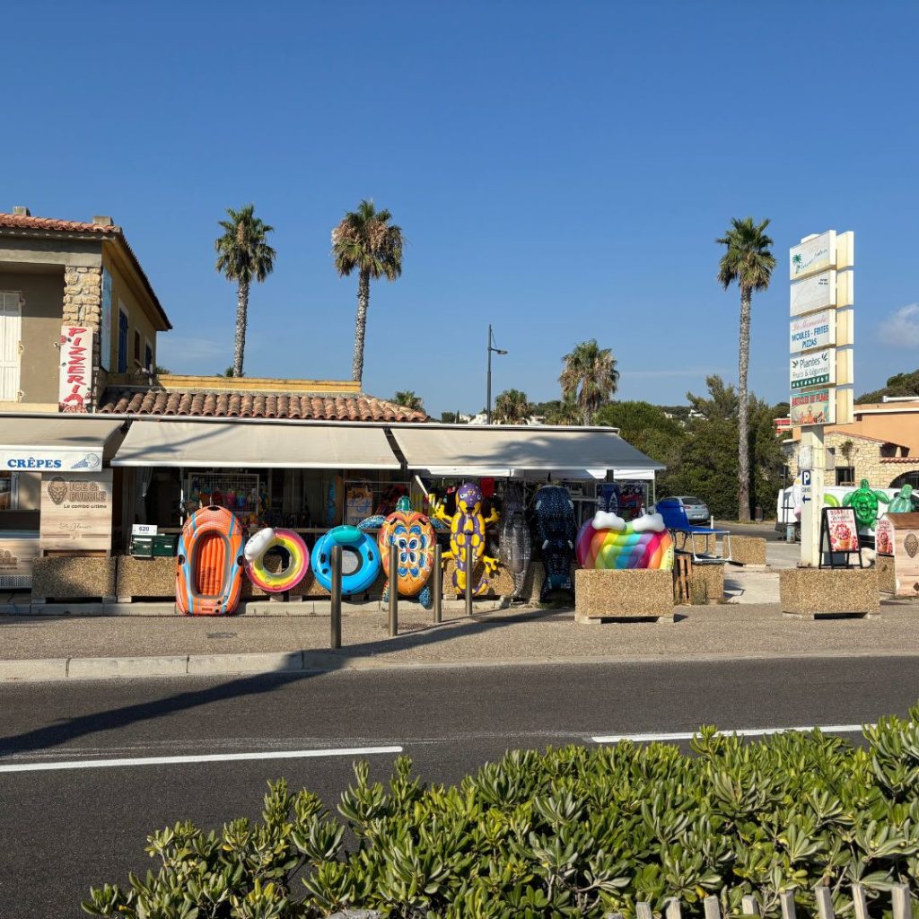 magasin-d-articles-de-plage-et-bouees-gonflables-var