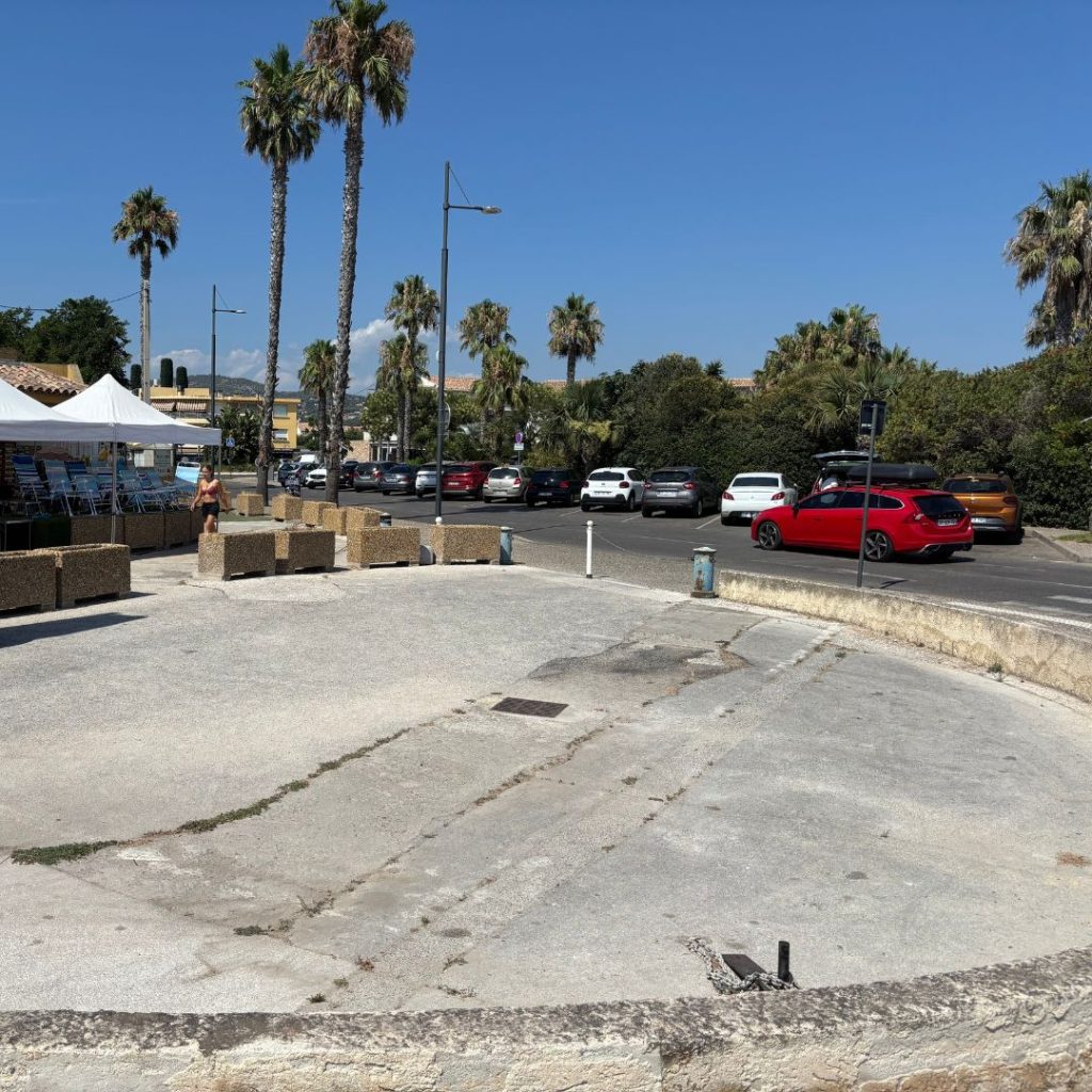 terrain-commercial-parking-a-louer