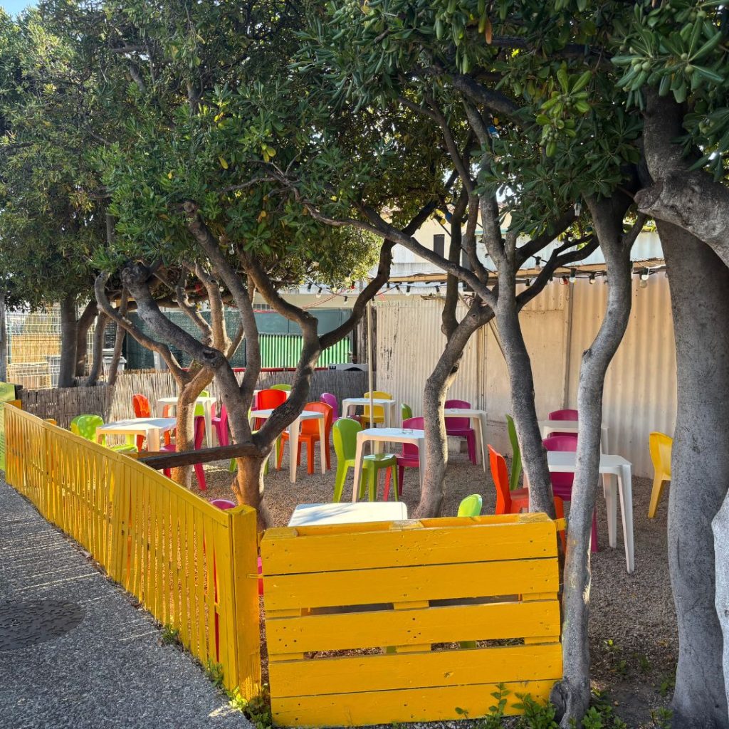 terrasse-commerciale-snack-bord-de-mer