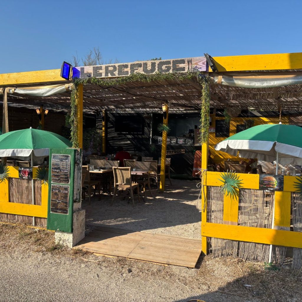 terrasse-restauration-bord-de-mer