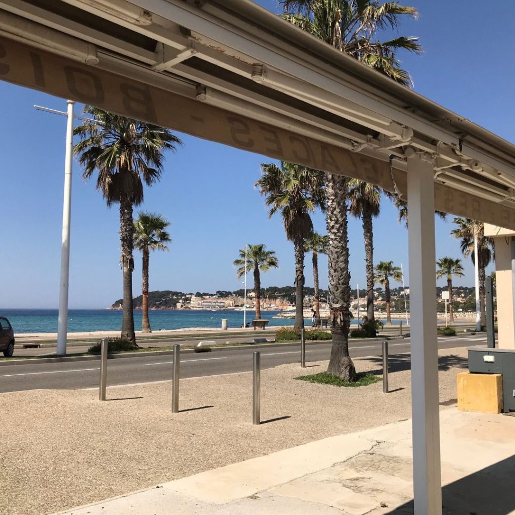vue-mer-depuis-commerce-front-de-mer-six-fours-les-plages